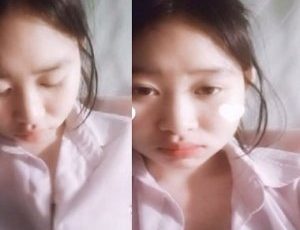 Em học sinh bị người yêu lừa khoe vú