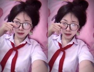 Khăn quàng đỏ dâm đãng