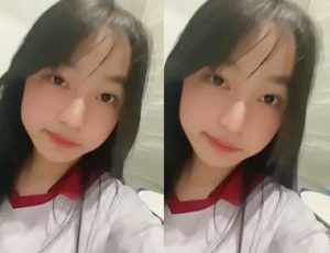 Thu Phương còn non nhưng đã biết khoe bướm