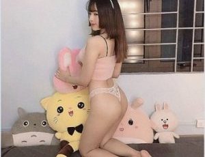 Tuyết Thư thích địt nhau trên sofa